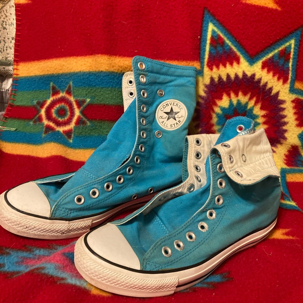 Womens hi top Converes All Star Tennis shoes  Chuck Taylor’s Size 8
